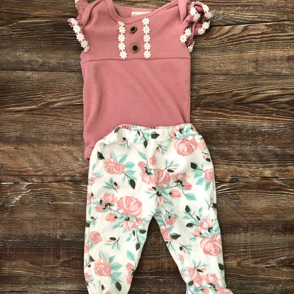**5 for $30** — Daisy Fuentes 2 Piece Set